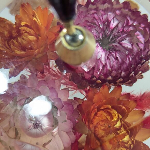 Vintage Lucite floral pen stand, Dried flowers encased in Resin Wedding - Picture 13 of 16